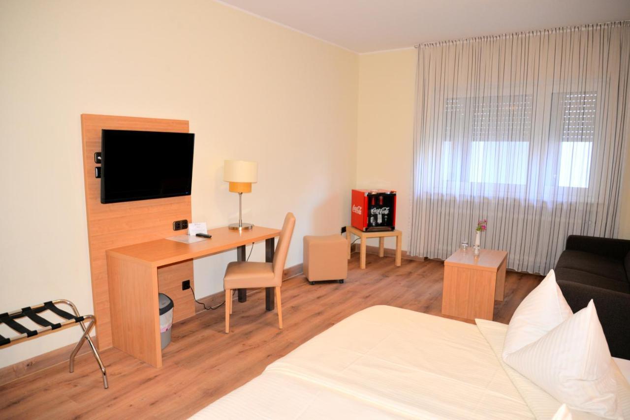 Hotel Paffhausen Wirges エクステリア 写真